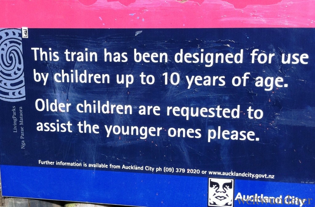 Schild auf dem Spielplatz am Auckland Planetarium Spielplatzschild1 Wieder daheim ein Neuseeland Reise Resümee