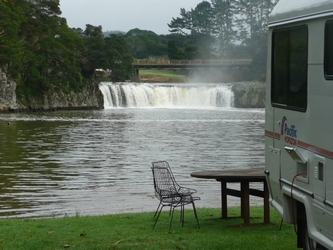 Paihia Falls Motel and Waterfront Campground mit Haruru Falls