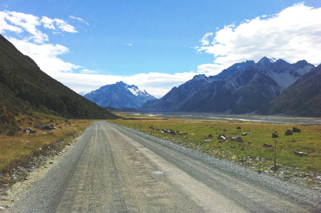 Gravel Roads in Neuseeland Tasman Glacier