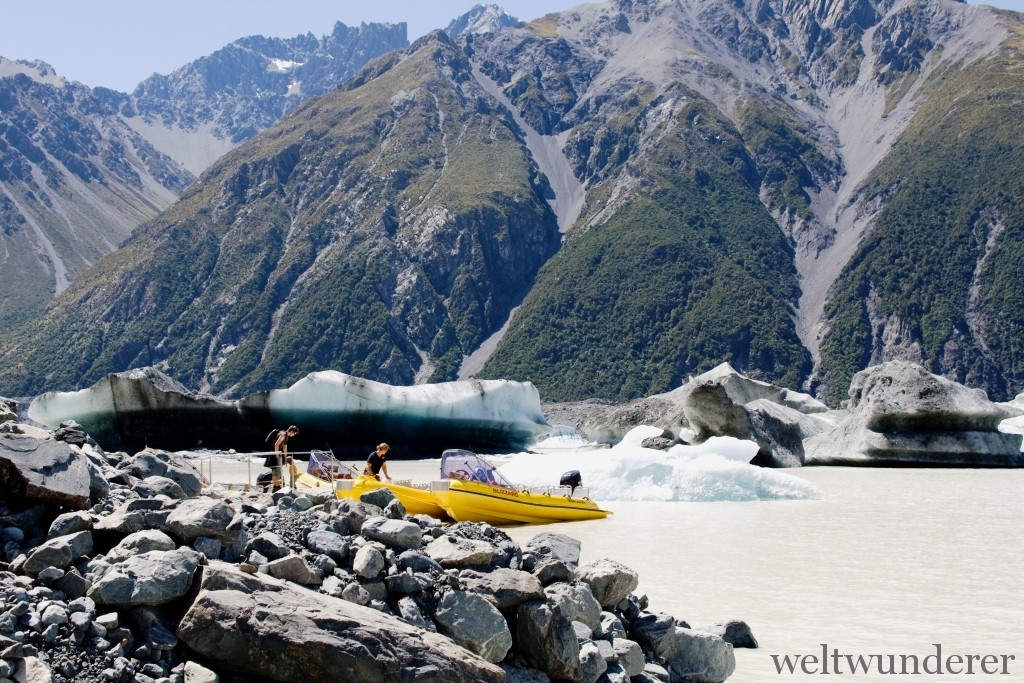 Tasman Glacier Lake