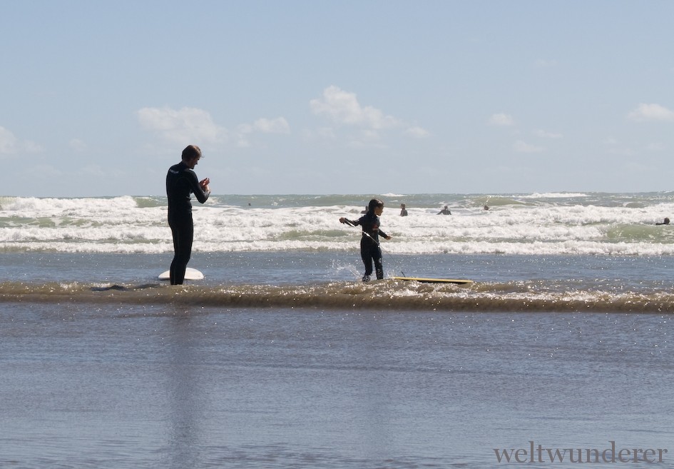 Günstig reisen in Neuseeland Surfing Muriwai Beach