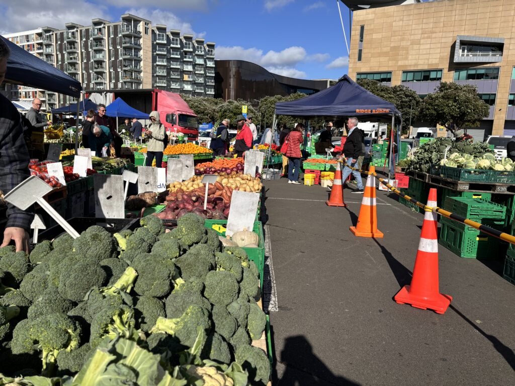 Essen gehen in Neuseeland: Restauranttipps & Spartipps für Familien 39 Einkaufen in Neuseeland Wellington Farmers Market
