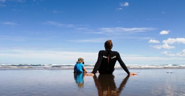 Surfen in Neuseeland: Tipps für Eltern und blutige Anfänger (mit Buch-Verlosung!) 1