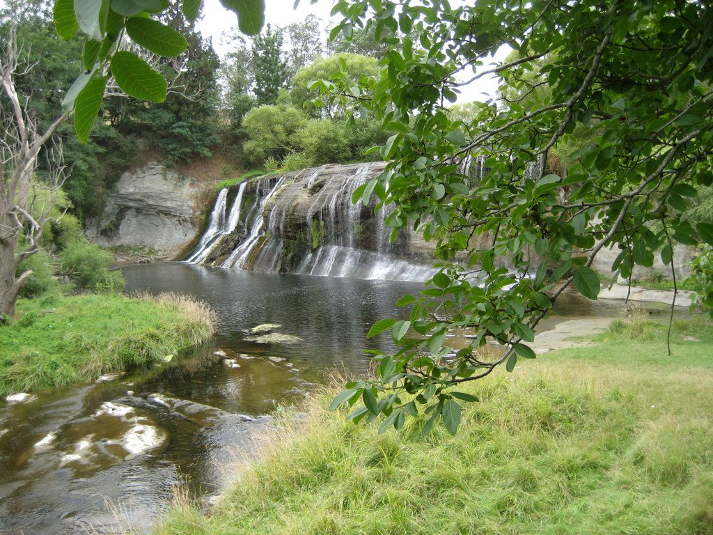 Badestellen in Neuseeland Rere Falls itravelnz