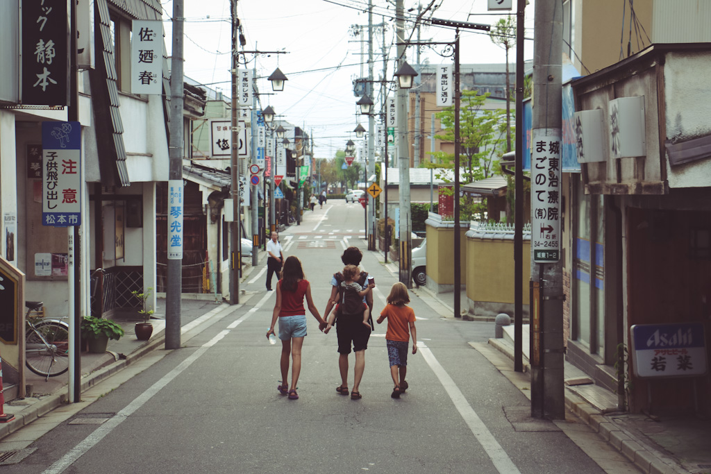 Reisen mit Kindern Straße in Japan mit Familie