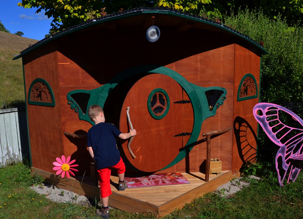 Hobbit-Spielhaus im Garten bei Matamata (c) Heike Schubert