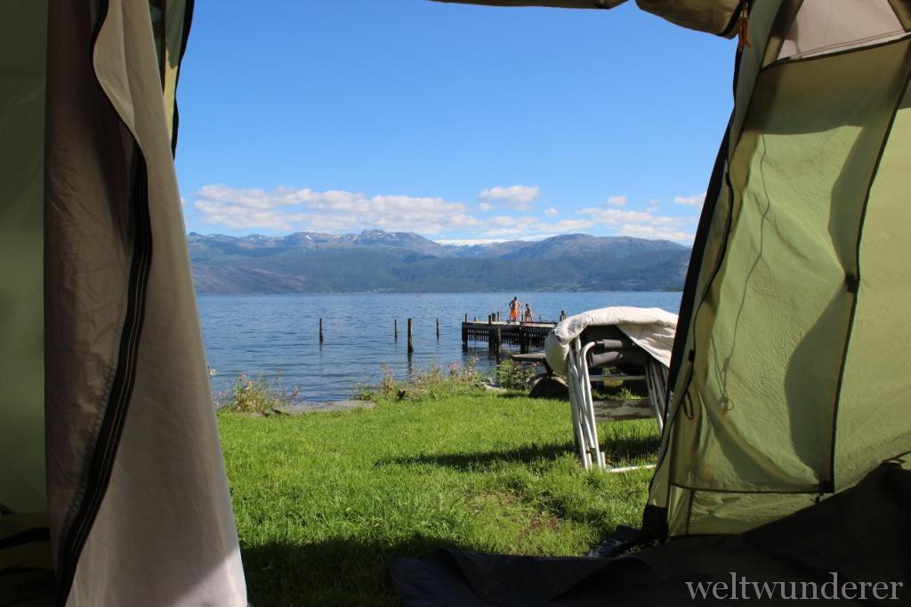 Traumblick aus dem Zelt auf den Hardangerfjord