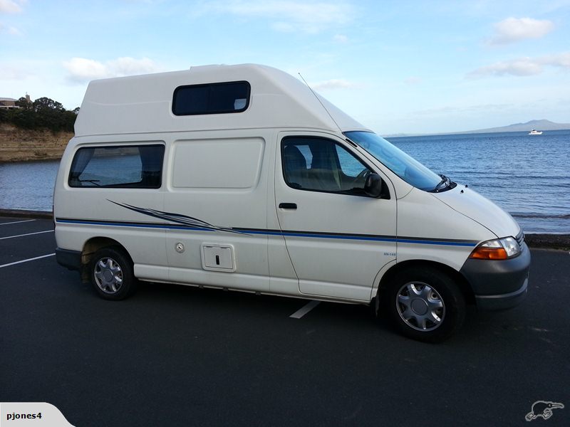 Eure Meinung ist gefragt: Was gehört in ein familienfreundliches Wohnmobil? 2 Der "kleine" 2-Bett-Van - luxuriös mit Warmwasser und Handdusche © Adventiv