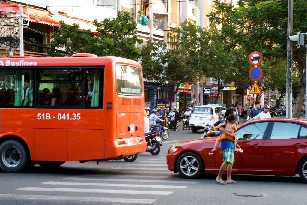 Weltwunderer Vietnam mit Kindern Reisebus Zug Mietauto