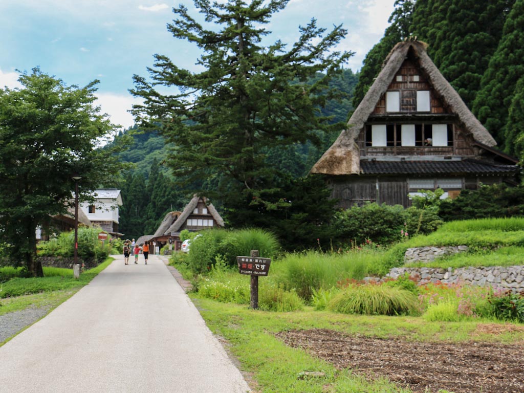 6 Japan-Highlights für Kinder - von Ninjas, Totoro und Tempelfüchsen 15 Weltwunderer Japan Ainokura