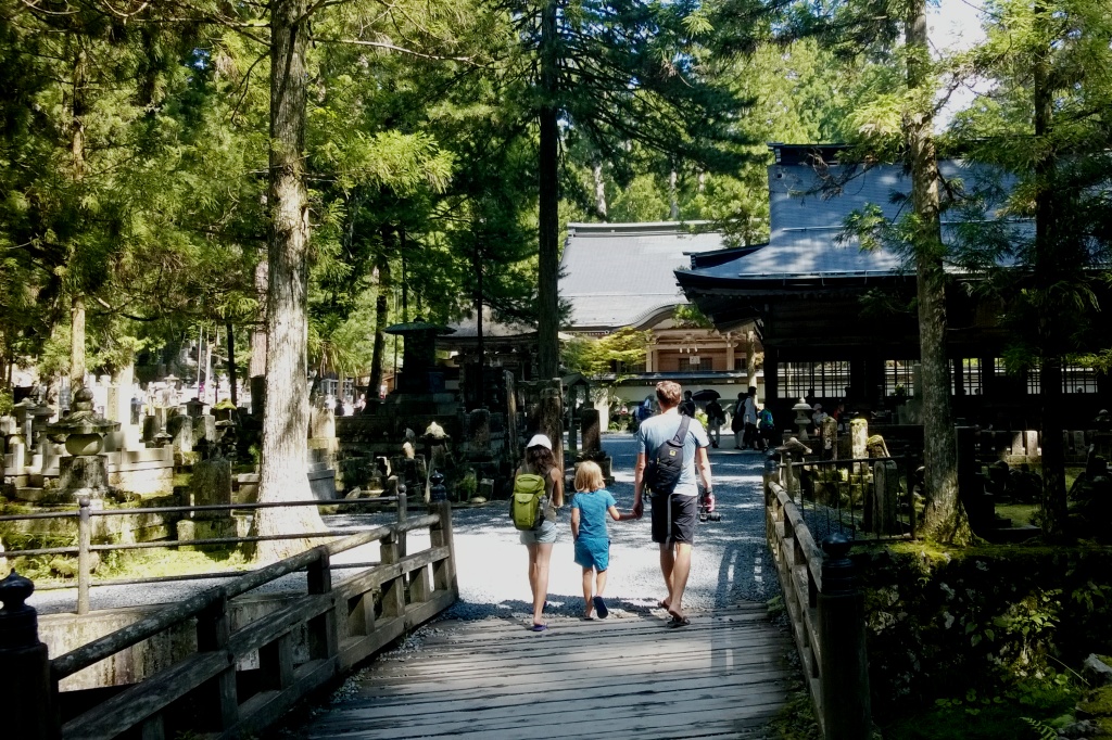 6 Japan-Highlights für Kinder - von Ninjas, Totoro und Tempelfüchsen 18 Weltwunderer Japan Koyasan