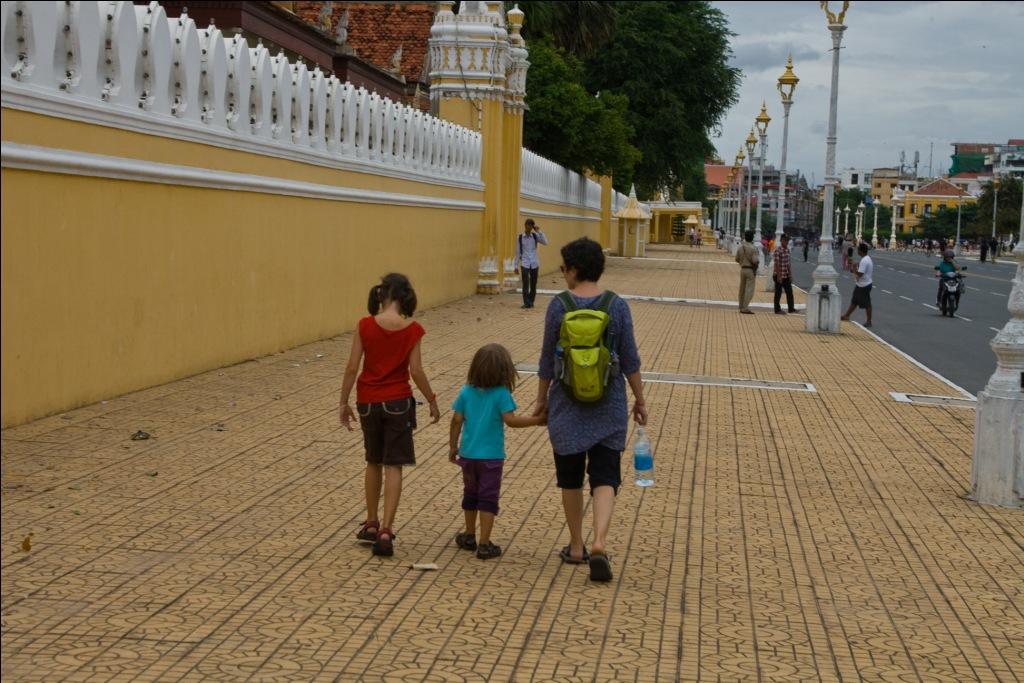 24 Stunden Phnom Penh mit Kindern - zwischen Himmel und Hölle 22 Weltwunderer Kambodscha Phnom Penh Royal Palace
