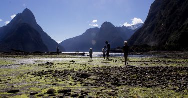 SechspaarSchuhe Neuseeland mit vier Kindern