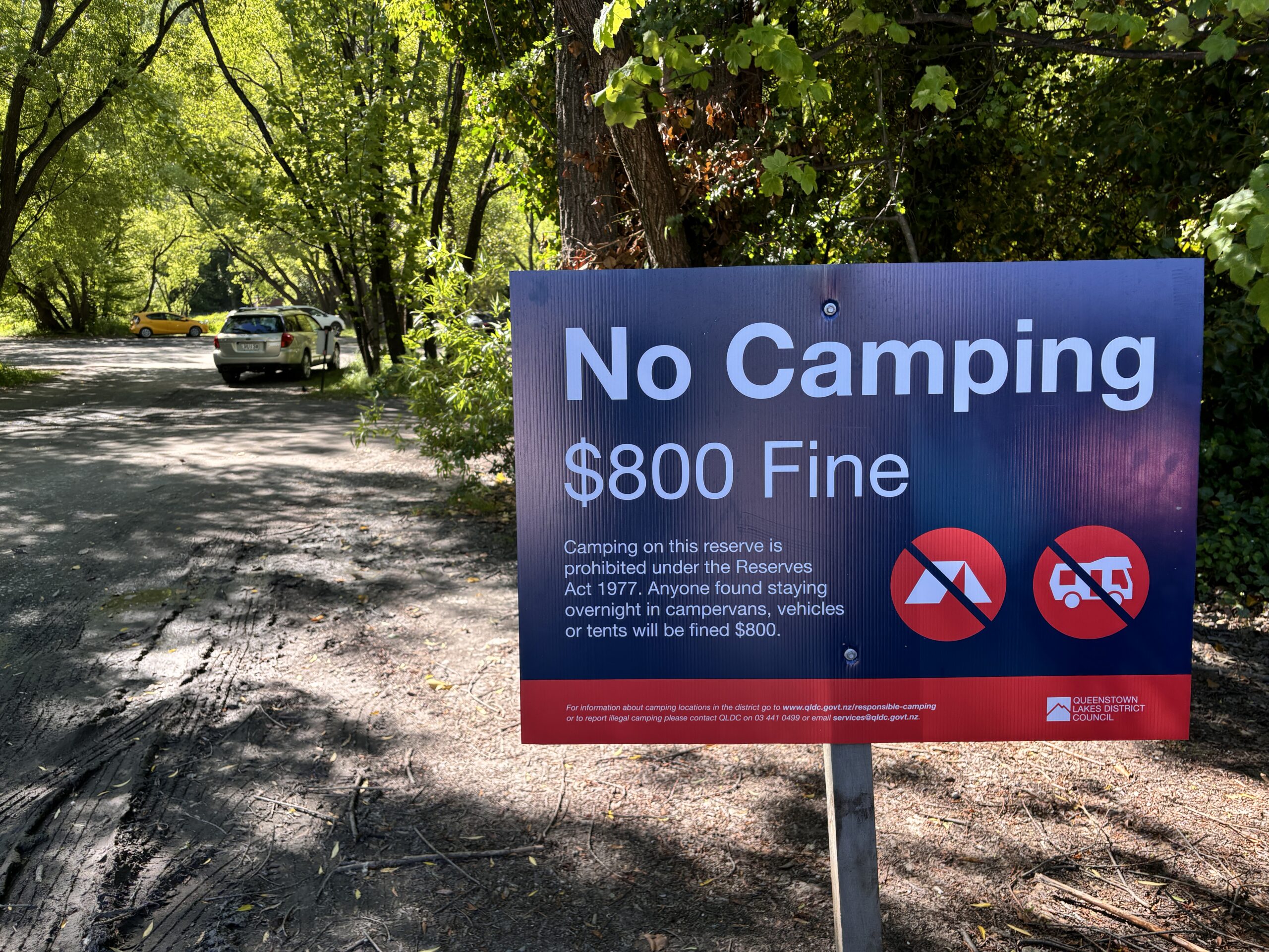 Kreditkarte für Neuseeland: Welche passt für Bezahlen, Bargeld und Camper? 4 No Camping Fee Strafe