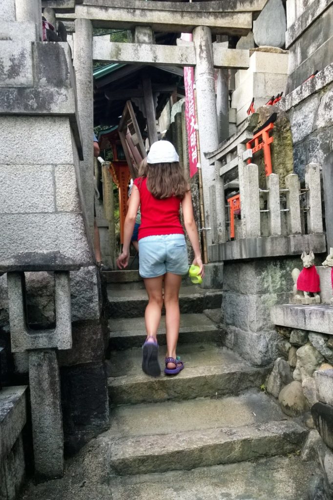 Fushimi Inari Schrein Kyoto mit Kindern