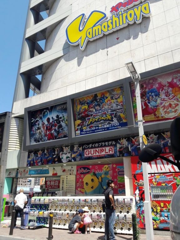 Tokio mit Kindern: 10 Tipps für einen Kurzbesuch 38 Tokio mit Kindern Yamashiroya Gachapon Automaten