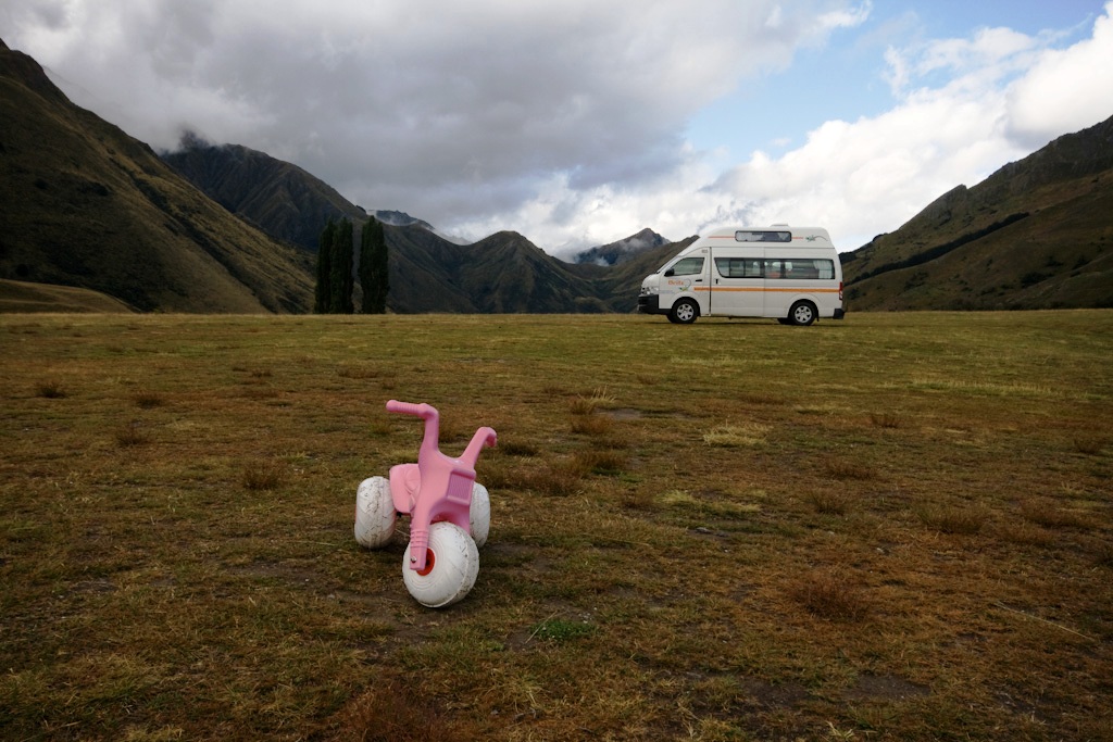 Freedom Camping in Neuseeland Campervan mit Dreirad