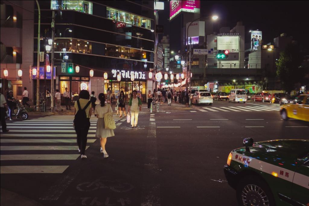 Tokio Ebisu crossing at night