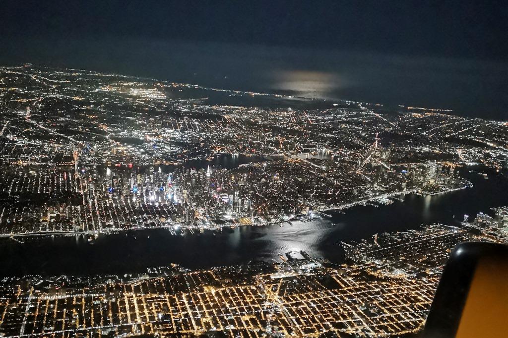 New York Nacht Flugzeug