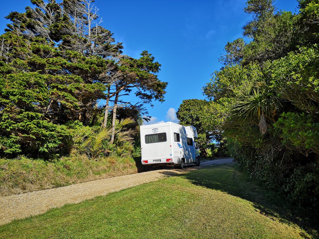 Neuseeland im Wohnmobil: Erfahrungsbericht zum Wendekreisen Koru 6 Berth 38 Wendekreisen Wohnmobil Gravel Road