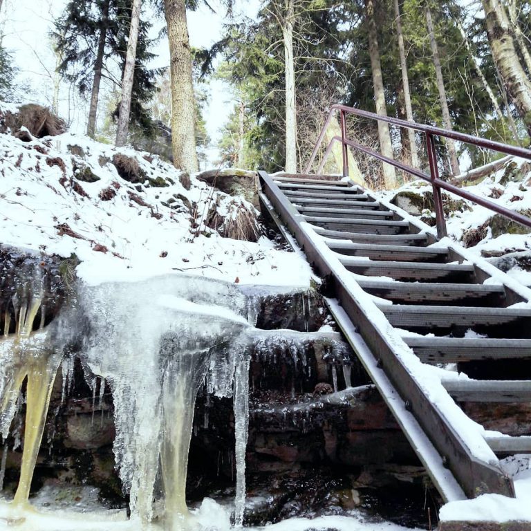 Sächsische Schweiz im Winter Pfaffenstein gefrorener Wasserfall