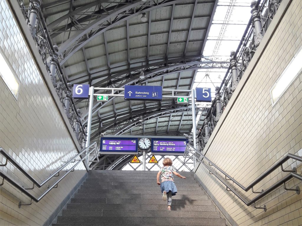 Bahnhof Neustadt Treppe zum Bahnsteig