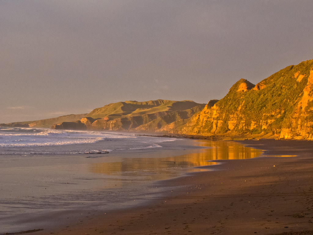 Buchtipp und Interview: Neuseeland, das "Bonusland" 2 Waikawau Tunnel Beach Taranaki Graeme Churchard