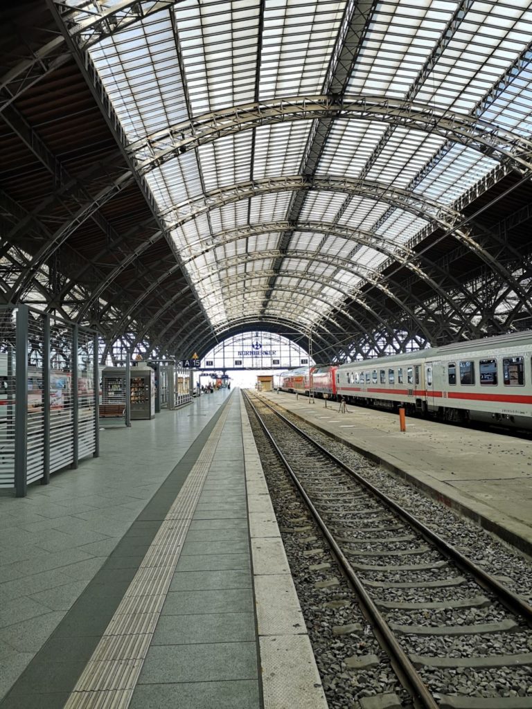 10 Gründe, warum wir (immer noch) ohne Auto leben 21 Bahnhof Neustadt Zug