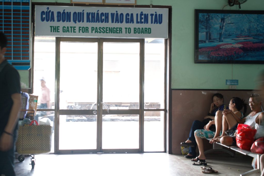 Zugfahren in Vietnam mit Kindern