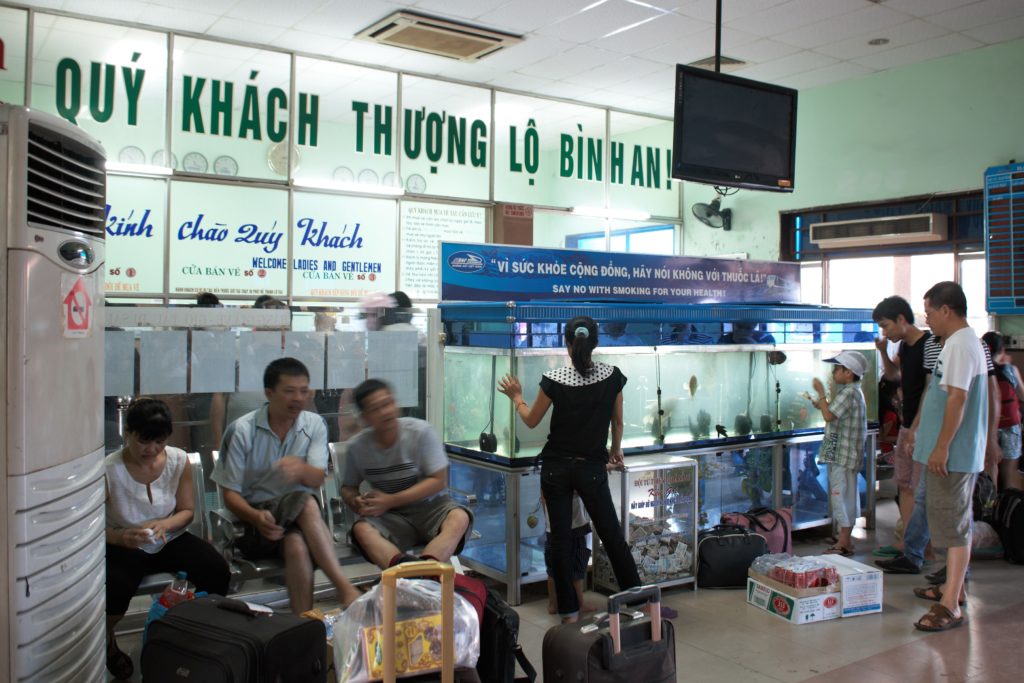 Zugfahren in Vietnam mit Kindern