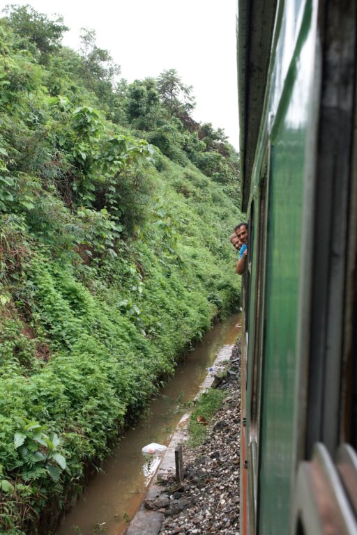 Zugfahren in Vietnam mit Kindern