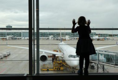 Flughafen Zwischenlandung Kind