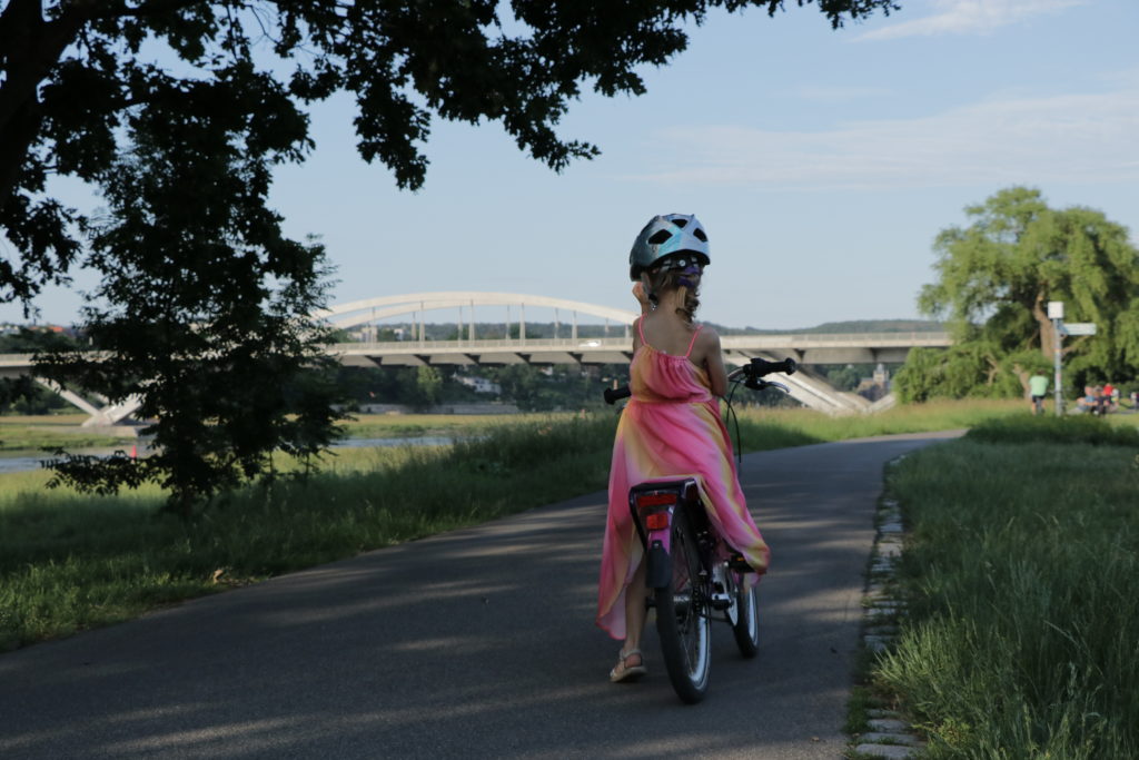 Elberadweg in Dresden mit Kindern 