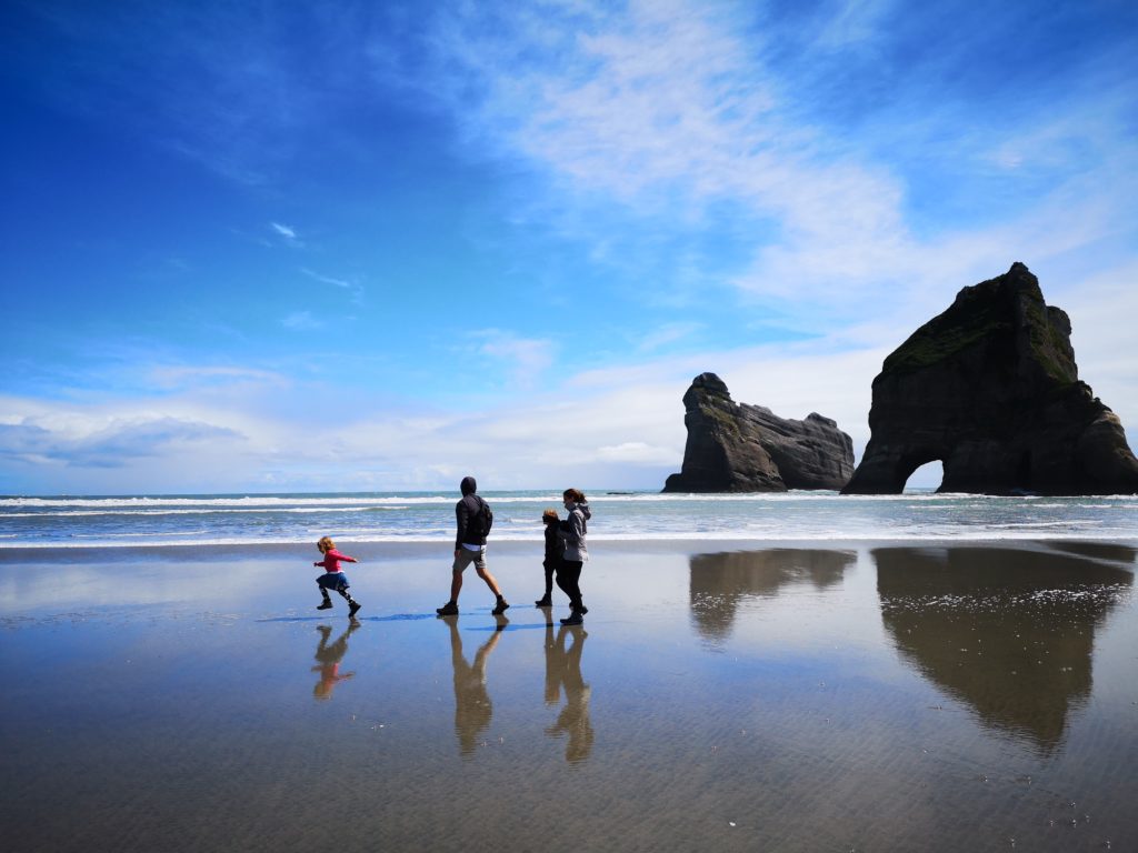 Neuseeland mit Kind: alle Infos, die ihr für eure Reise braucht 13 Wharariki Beach Neuseeland mit Kind