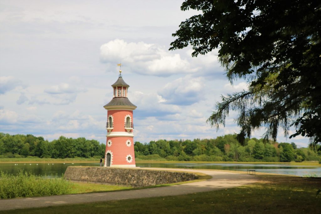Der 👑 Königsweg in Moritzburg: Wandern zu Aschenbrödel 50 Moritzburg Leuchtturm