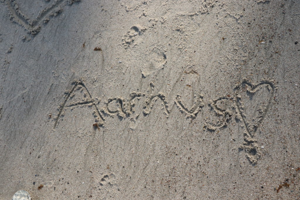 Aarhus Schrift im Sand