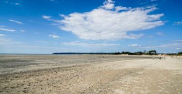 Langer weißer Sandstrand Plage du Bec d'Andaine in Genêts