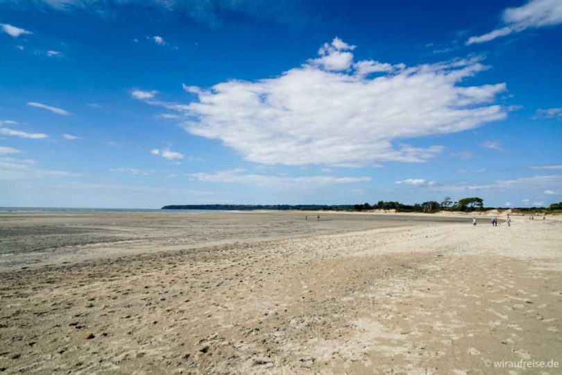 Langer weißer Sandstrand Plage du Bec d'Andaine in Genêts