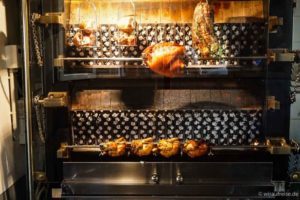 2 Wochen Nordfrankreich-Rundreise mit Kind: Champagne, Normandie & Lothringen 53 Hähnchen in der Rotisserie Henry IV in Ay/Champagne