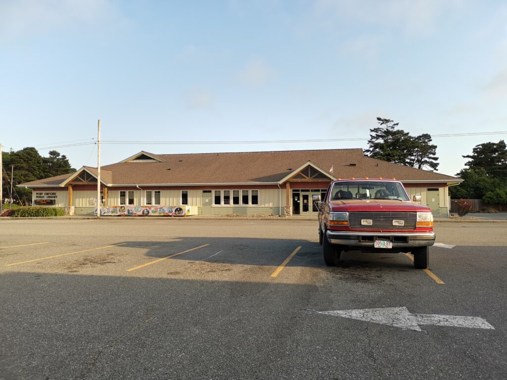 Oregon-Roadtrip Parkplatz mit Auto