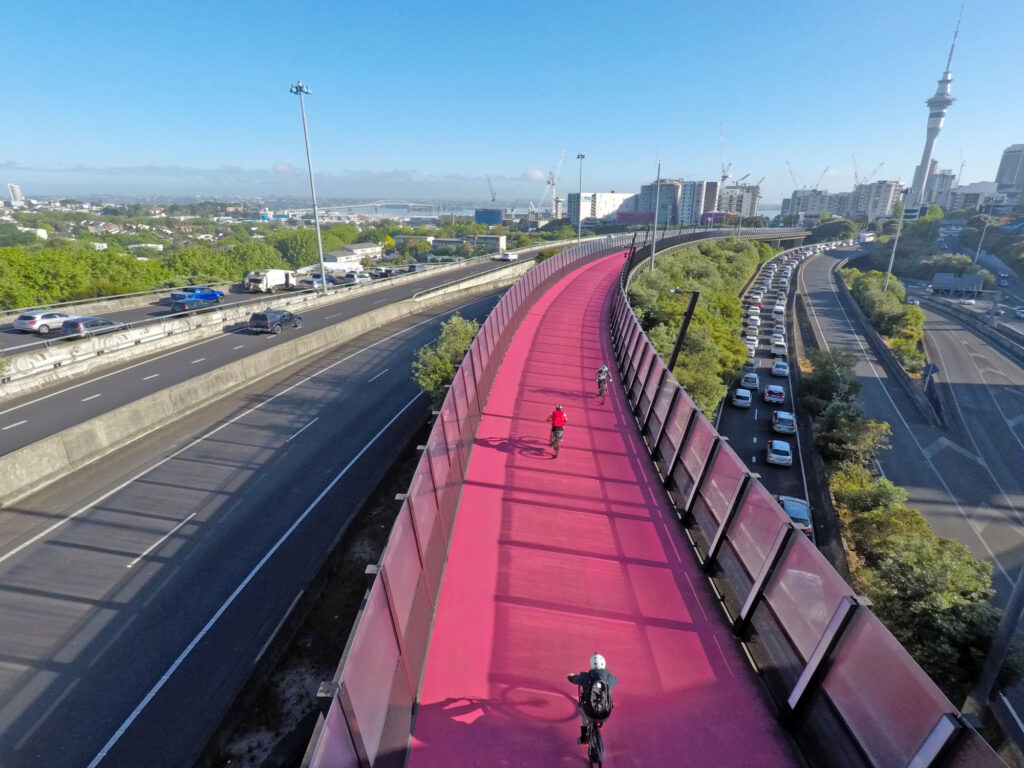 Bus, Zug, Fahrrad: 3 Arten, Neuseeland OHNE Auto zu bereisen 18 Radfahren in Neuseeland Auckland Radweg