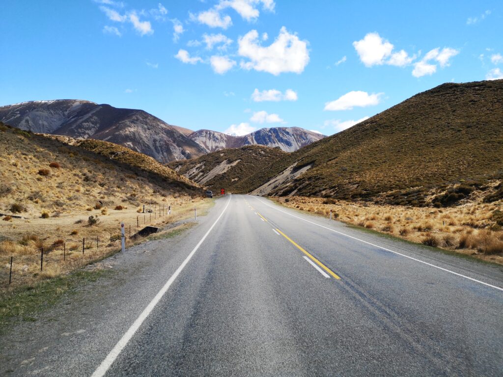 Bus, Zug, Fahrrad: 3 Arten, Neuseeland OHNE Auto zu bereisen 12 Neuseeland ohne Auto Highway Arthurs Pass