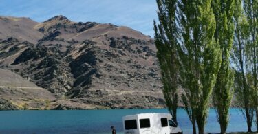 Maui Camper am Clutha River Neuseeland