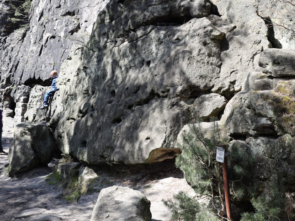 Vergesst die Bastei: diese 8 Naturwunder der Sächsischen Schweiz müsst ihr besuchen 30 Lichterhöhle Kleinhennersdorfer Stein