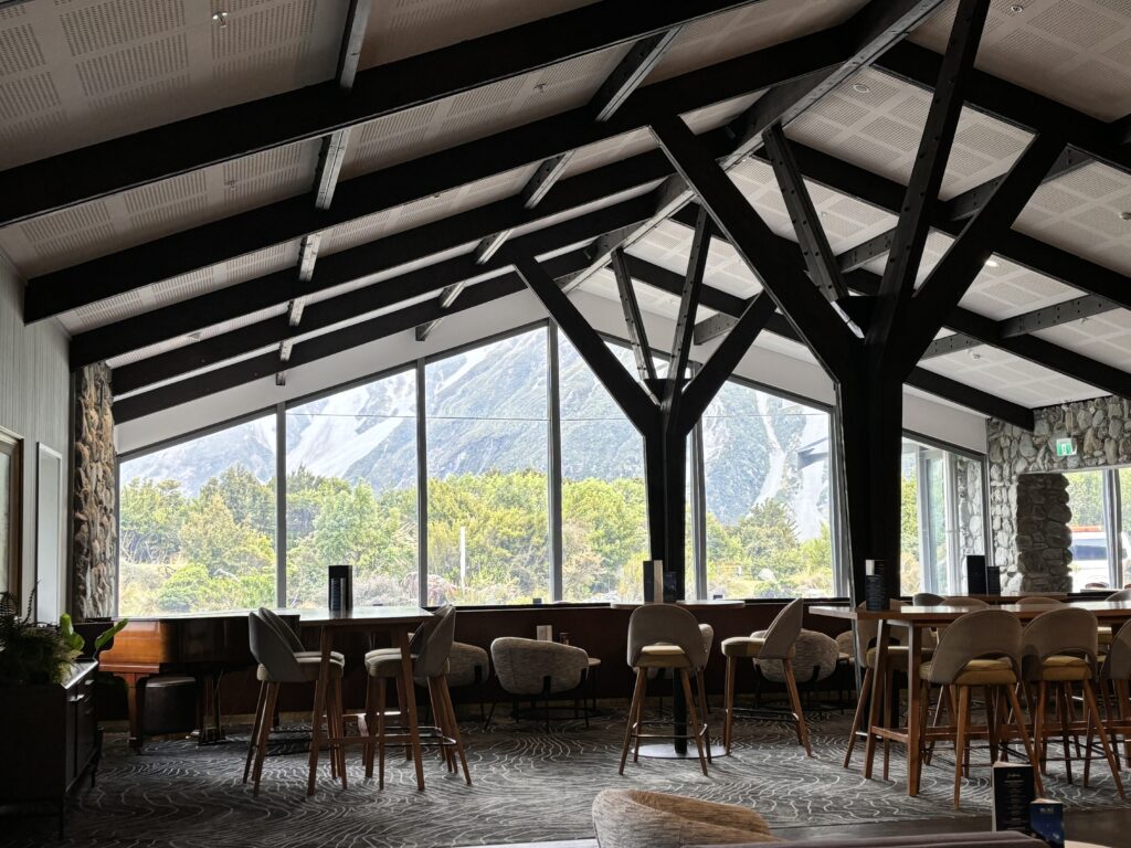 Aoraki Mt Cook mit Kindern: die besten Aktivitäten und Unterkünfte 47 Aoraki Mt. Cook Hermitage Hotel Panorama Restaurant
